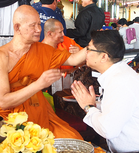 (Thai) ทอดกฐินวัดบางหญ้าแพรก